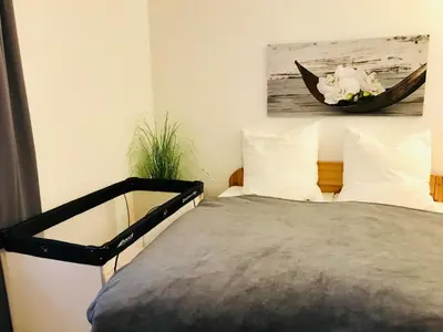 Ein Bett oder Betten in einem Zimmer der Unterkunft Große Wohnung - Kamin - Balkon - Boxspringbett - Skiwiese