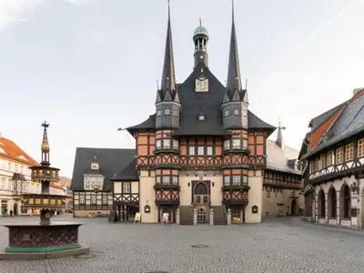 Das Gebäude in dem sich das Ferienhaus befindet