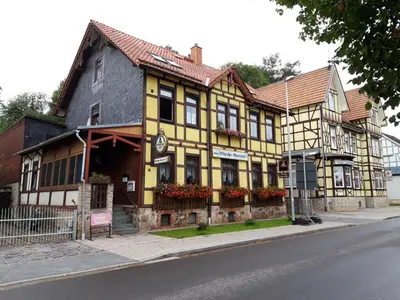 Das Gebäude in dem sich das Ferienhaus befindet