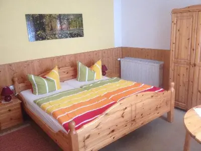 Ein Bett oder Betten in einem Zimmer der Unterkunft Ferienwohnungen Weber