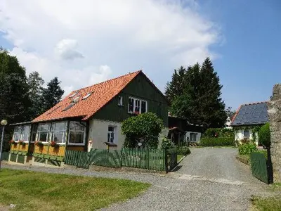 Das Gebäude in dem sich die Ferienwohnung befindet