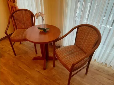 Ein Sitzbereich in der Unterkunft Altwernigeröder Apparthotel
