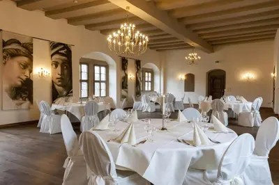 Ein Restaurant oder anderes Speiselokal in der Unterkunft Wyndham Garden Quedlinburg Stadtschloss