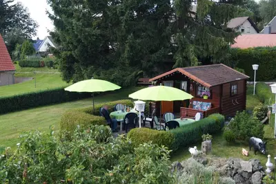 Ein Garten an der Unterkunft Pension Jagdhütte