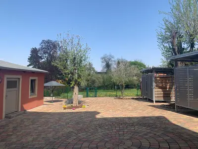 Ein Garten an der Unterkunft Ferienwohnung Bournville