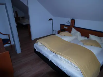Ein Bett oder Betten in einem Zimmer der Unterkunft Hotel Goldene Krone