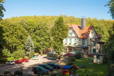 Das Gebäude in dem sich das Hotel befindet
