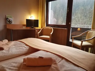 Ein Bett oder Betten in einem Zimmer der Unterkunft Hotel zur Schmiede