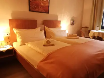 Ein Bett oder Betten in einem Zimmer der Unterkunft Hotel zur Schmiede