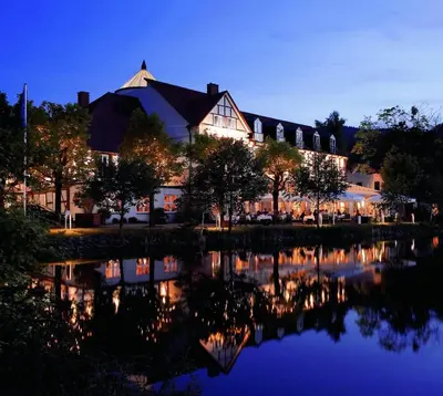 Blick auf einen Fluss in der Nähe des Hotels