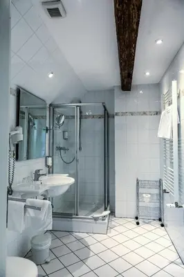 Ein Badezimmer in der Unterkunft Hotel Zum Bär