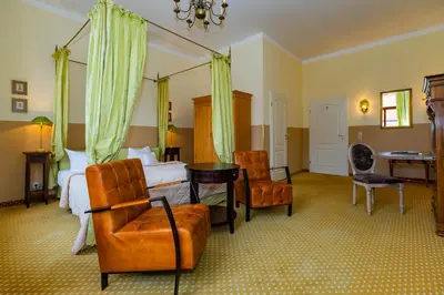 Ein Sitzbereich in der Unterkunft Hotel Zum Bär