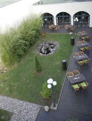 Ein Garten an der Unterkunft Hotel Balneolum Superior
