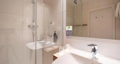 Ein Badezimmer in der Unterkunft PLAZA INN Goslar