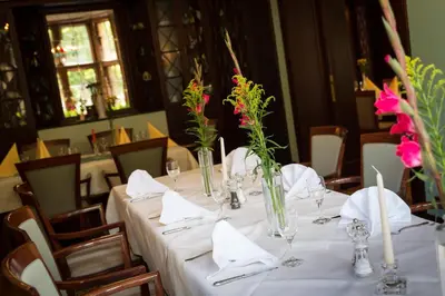 Ein Restaurant oder anderes Speiselokal in der Unterkunft Parkhotel Unter den Linden