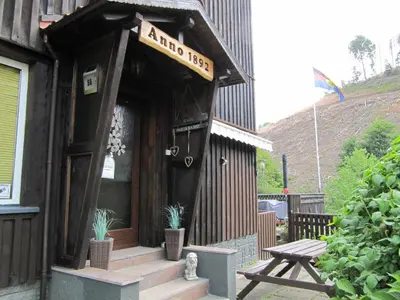Das Gebäude in dem sich die Ferienwohnung befindet