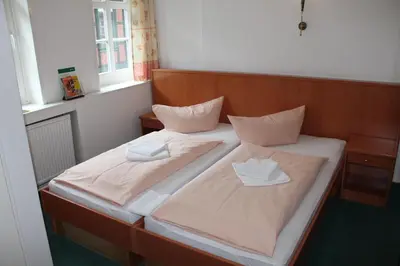 Ein Bett oder Betten in einem Zimmer der Unterkunft La Rustica Altstadthotel