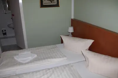 Ein Bett oder Betten in einem Zimmer der Unterkunft La Rustica Altstadthotel