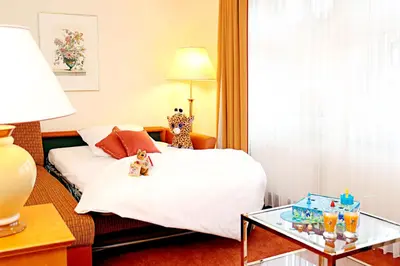 Ein Bett oder Betten in einem Zimmer der Unterkunft Ringhotel Weißer Hirsch