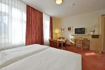 Ein Bett oder Betten in einem Zimmer der Unterkunft Ringhotel Weißer Hirsch