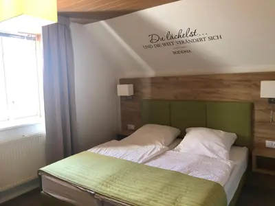 Ein Bett oder Betten in einem Zimmer der Unterkunft Adam`s Schützenhof