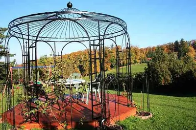 Ein Garten an der Unterkunft Ferienhaus Grimm