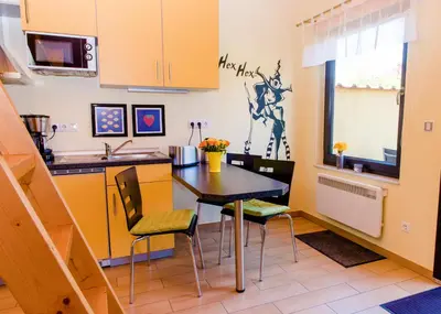 Küche/Küchenzeile in der Unterkunft Ferienhaus Hexenschlummer - Schlafzimmer und romantischer Schlafboden