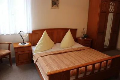 Ein Bett oder Betten in einem Zimmer der Unterkunft Villa Jagdhaus