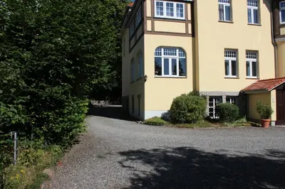 Das Gebäude in dem sich die Ferienwohnung befindet