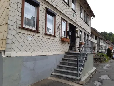 Das Gebäude in dem sich die Ferienwohnung befindet