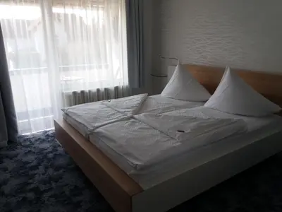 Ein Bett oder Betten in einem Zimmer der Unterkunft Hotel Garni Waldsegler