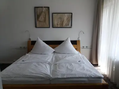 Ein Bett oder Betten in einem Zimmer der Unterkunft Hotel Garni Waldsegler