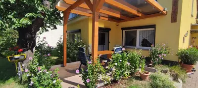 Ein Garten an der Unterkunft Ferienwohnung Sagenwelt
