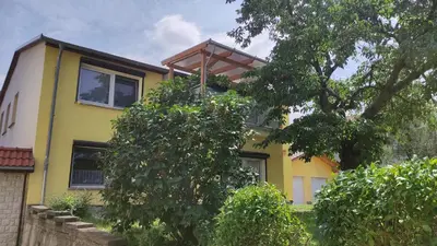 Das Gebäude in dem sich die Ferienwohnung befindet