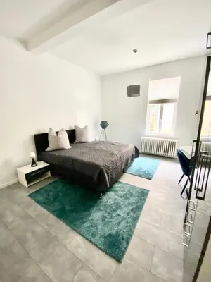 Ein Bett oder Betten in einem Zimmer der Unterkunft Ferienwohnungen Rosentor Goslar Zentrum 180qm & 300qm