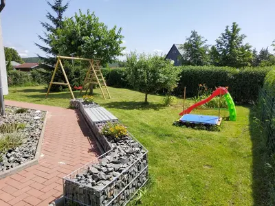 Ein Kinderspielbereich in der Unterkunft Skibbi`s Ferienhaus an der Sonnenloipe in Friedrichsbrunn