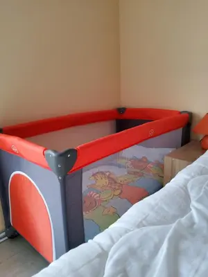 Ein Bett oder Betten in einem Zimmer der Unterkunft Skibbi`s Ferienhaus an der Sonnenloipe in Friedrichsbrunn