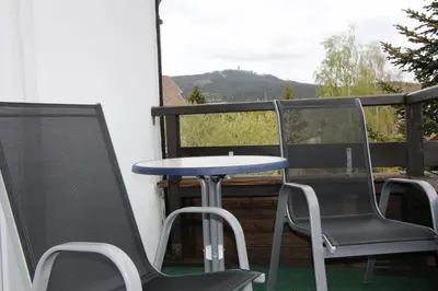 Ein allgemeiner Bergblick oder ein Berglick von der Pension aus