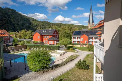 Ein allgemeiner Bergblick oder ein Berglick von des Aparthotels aus