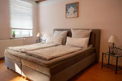 Ein Bett oder Betten in einem Zimmer der Unterkunft Café Burgstraße