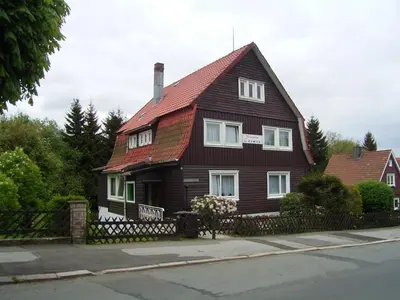 Das Gebäude in dem sich die Ferienwohnung befindet