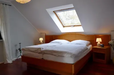 Ein Bett oder Betten in einem Zimmer der Unterkunft Ferienwohnung An der Försterei