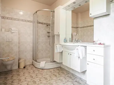 Ein Badezimmer in der Unterkunft Ferienhaus an der Wiese, Tanne