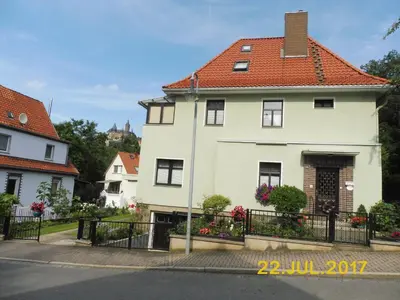 Das Gebäude in dem sich die Ferienwohnung befindet