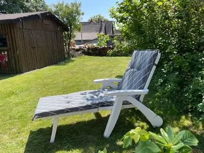 Ein Garten an der Unterkunft Ferienwohnung Hohensee EG