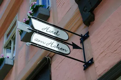 Ein Zertifikat, Auszeichnung, Logo oder anderes Dokument, das in der Unterkunft Hotel am Hoken ausgestellt ist