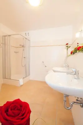Ein Badezimmer in der Unterkunft Hotel Victoria