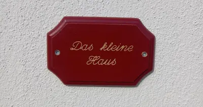 Ein Zertifikat, Auszeichnung, Logo oder anderes Dokument, das in der Unterkunft Das kleine Haus ausgestellt ist