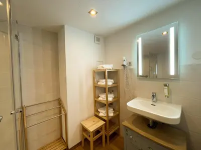 Ein Badezimmer in der Unterkunft Apartment No12 mit zwei Schlafzimmern und Wohnküche