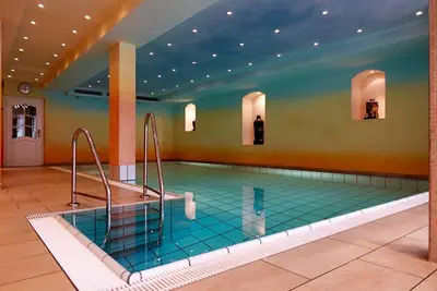 Der Swimmingpool an oder in der Nähe von Boutiquehotel Schloßpalais